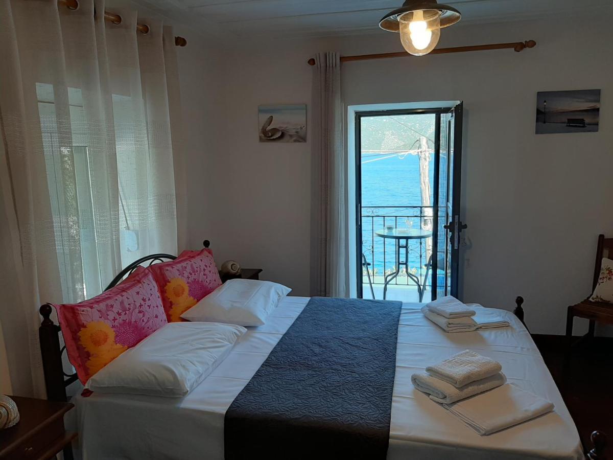 Chiona΄S Apartments By The Sea Paleo Trikeri Bagian luar foto