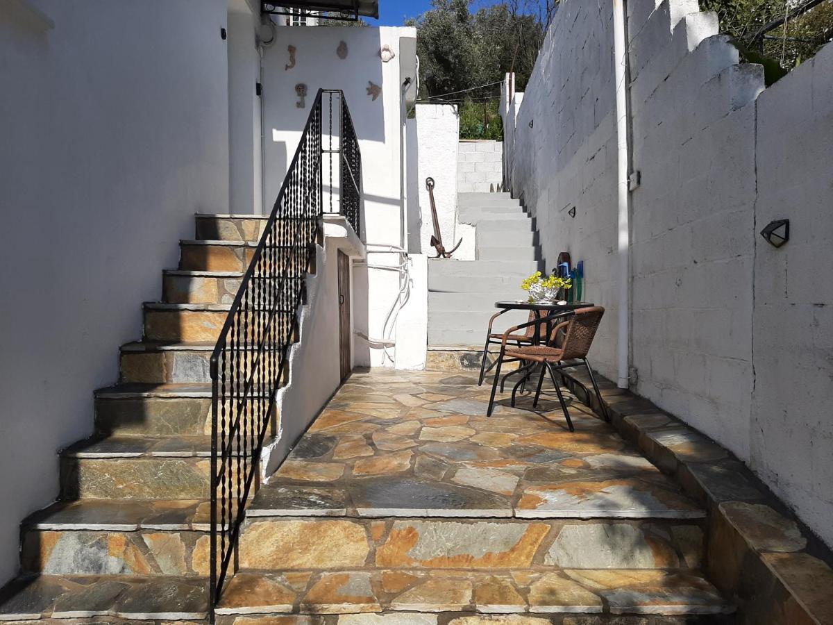 Chiona΄S Apartments By The Sea Paleo Trikeri Bagian luar foto
